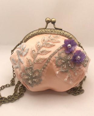 橘粉色缎面蕾丝钉珠细节链条包